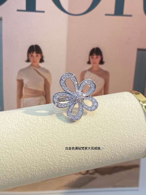 Van Cleef & Arpels ring 03lyh20